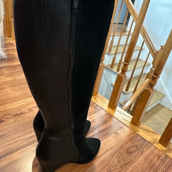 Charles David black leather and suede wedge boots. - Picture 6 of 8